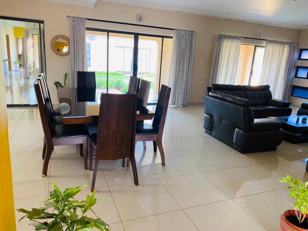 Styled Bed And Breakfast Palapye Ngoại thất bức ảnh